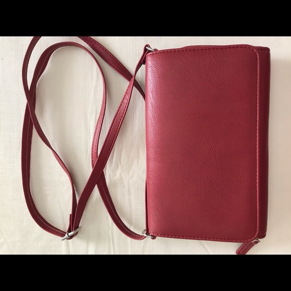 Red RFID Purse w/phone charger - Picture 1 of 6